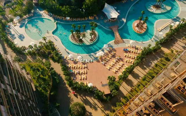 Отель Dreamland Oasis