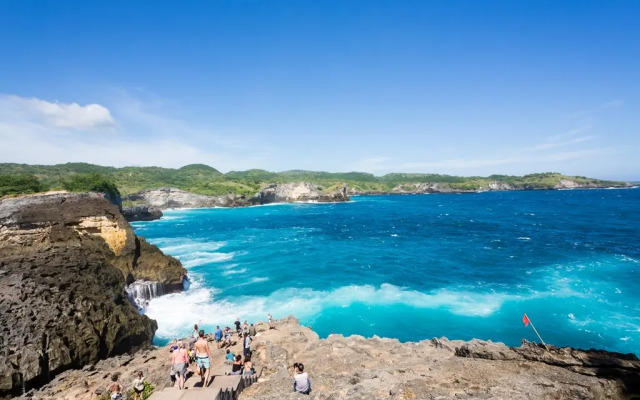 Курортный отель The Dewi Premier