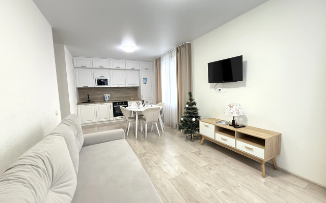 Апартаменты Элитные на берегу реки Тура с видом на Мост Влюбленных