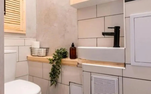 Na Ulitse Lemesheva 10 S Balkonom Flat