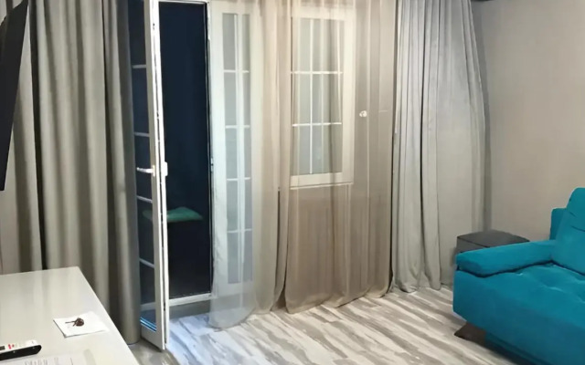 Ryadom s Morem i Vokzalom Flat