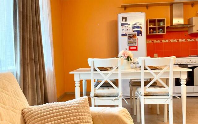 Sapfir s Zakrytym Dvorom, Ryadom s TTS Ostrov, Mat i Dity Apartments