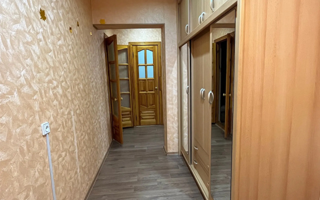 Odnokomnatnaya Kvartira V Tsentre Noyabryska Flat