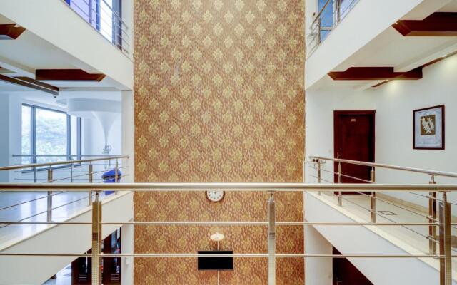 Blue Moon Residency Hotel & Restaurant Hotel