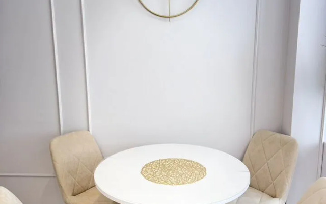 Na Oktyabryskom Prospekte 30B Flat