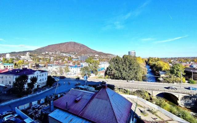 Na Pestova S Vidom Na Mashuk Flat