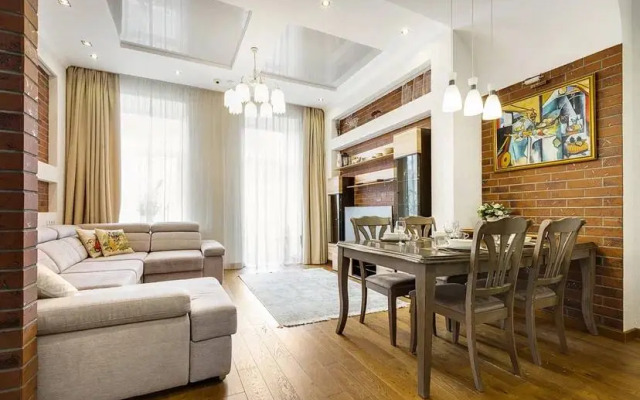 Квартира 4-комнатная Квартира на Васильевском Острове