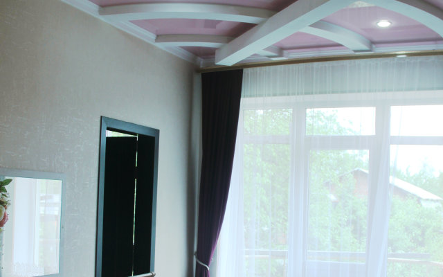 Motsart Holl