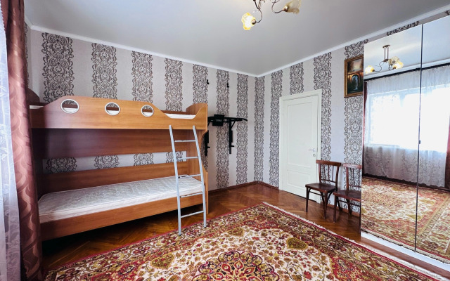 Flat S Balkonom Na Pochtovoy Ulitse