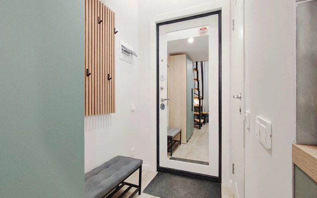 S Yevroremontom Na Troikh Flat