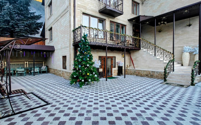 Отель Golden House