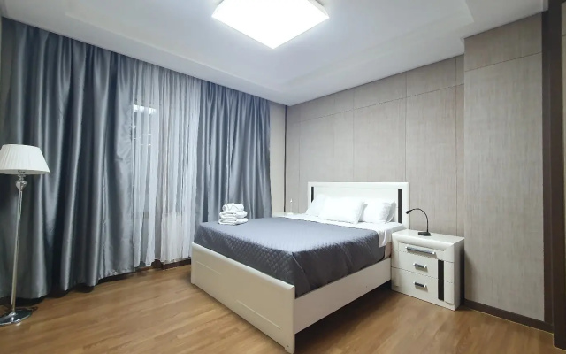 Apartamenty 19et. 2h komn.kv s sikarnym vidom na Mecet' Hazret Sultan