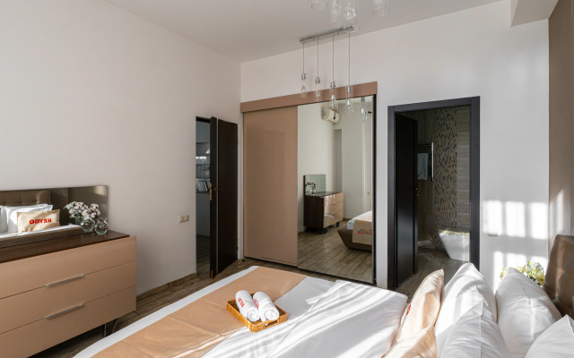 KeyGo #0123, 2 Bedroom, Near Yeritasardutyan Park, View of Ararat Apartments