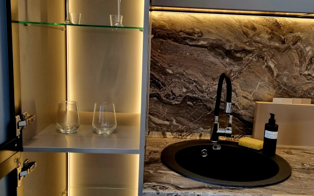 Uyutnye s Dizaynerskim Remontom Pr. Oktyabryskiy 30B Apartment