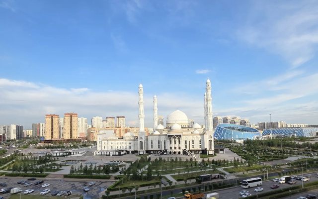 Apartamenty 14j etaz s sikarnym vidom na Mecet' Hazret Sultan