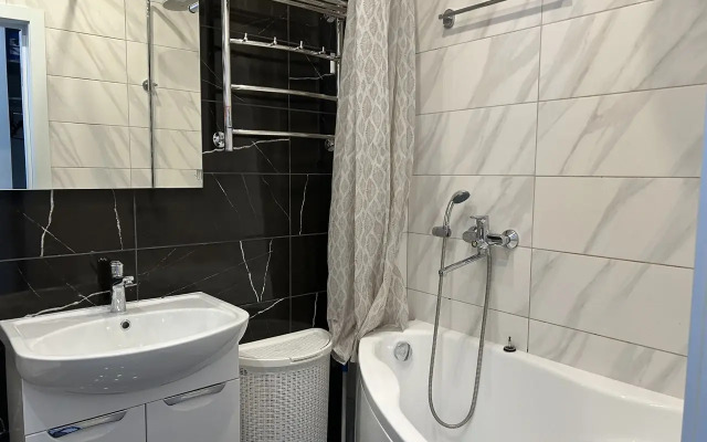 Na Volzhskoy 32a Apartments