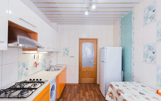 V Tsentre po Boyevoy 36/1 Apartments