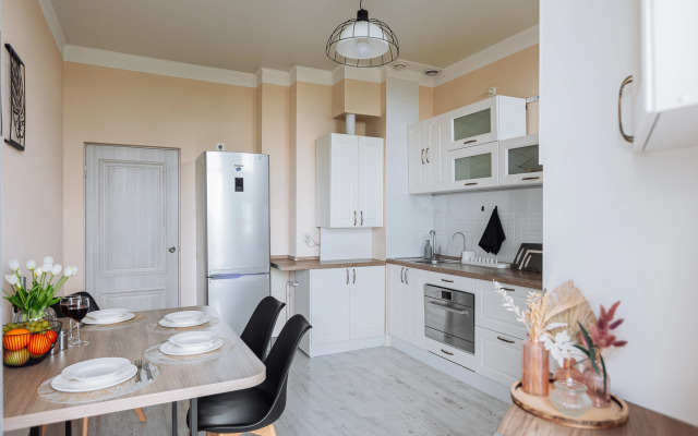 Dushevnaya, uyutnaya v parke na beregu ozera Flat
