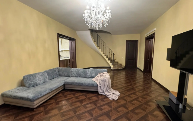 Частный дом Eliza Home на 15 Человек