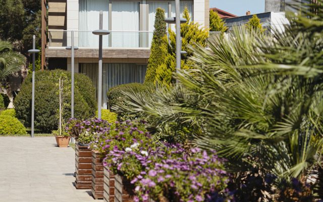 Shani Resort & Villas Hotel