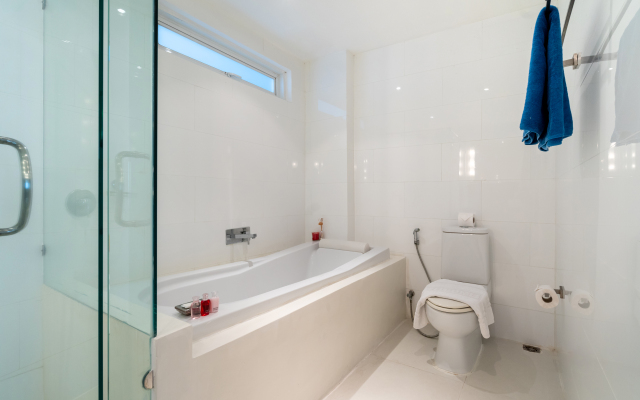 Ocean view condo in Sunset Plaza Apartments