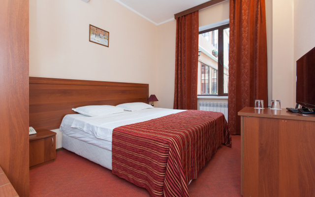 Regina-Peterburgskaya Hotel