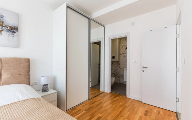 Sunny Side Three Bedrooms Apartment