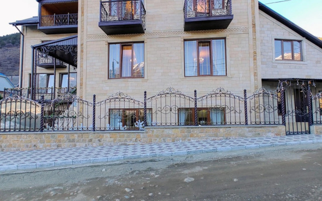 Отель Golden House