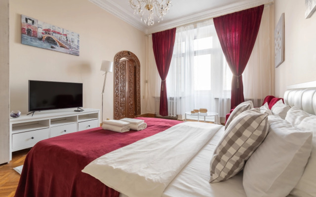 Lyuks s balkonom i vidom na Arbat Apartments