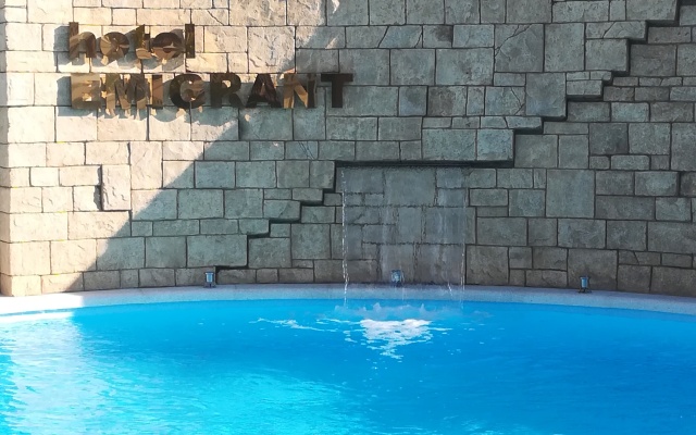 Emigrant Hotel