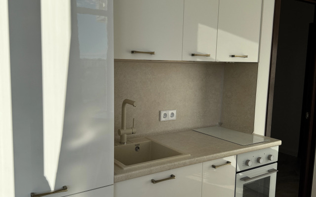 3 S Balkonom na Vtoroy Beregovoy Linii Flat