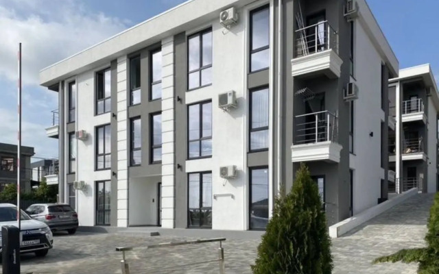 Studiya Bakinskaya 26-14 Flat