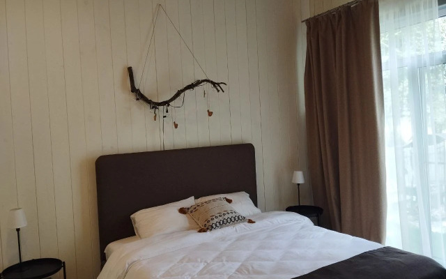 Point 486 Medovyj Guest House