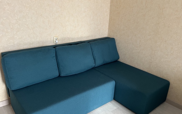Uyutnaya s panoramnym vidom na gorod u morya Flat