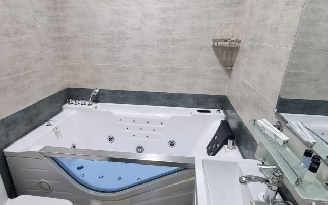 Hayat Plaza Hotel & Spa