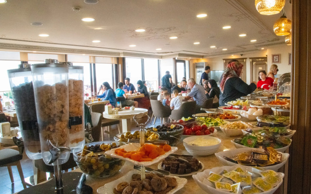 Kaftan Hotel