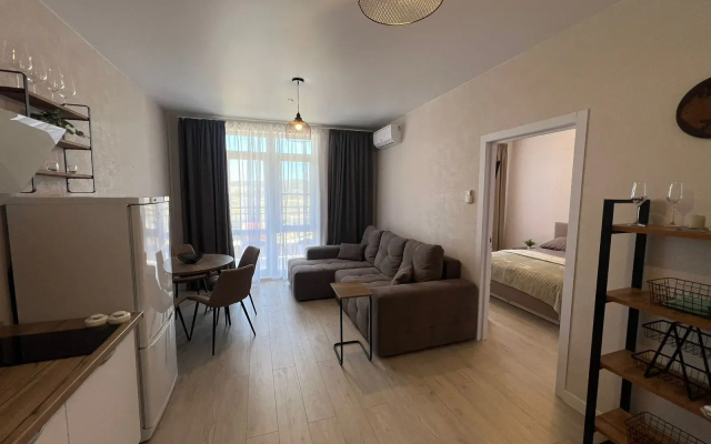 Квартира с Бacсeйнoм в ЖК Кипарис 301