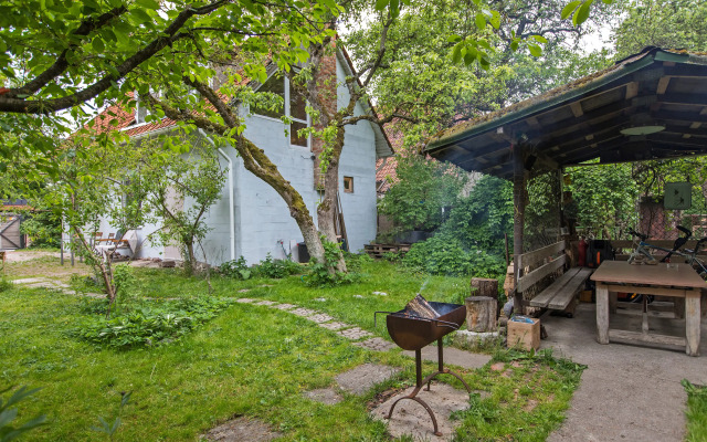 Na Sibiryakova 10 Private House