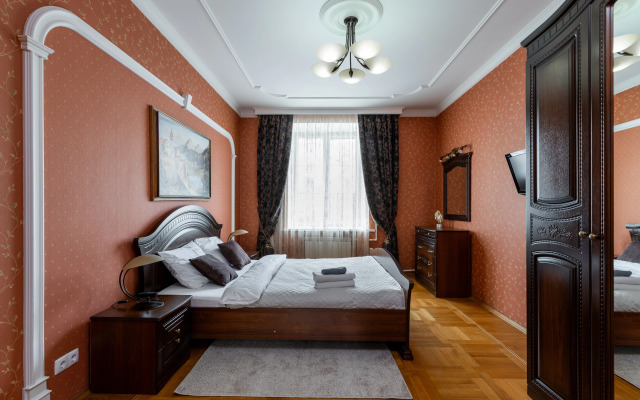 Апартаменты в классическом стиле в центре