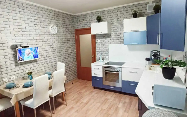 Na Ulitse Cheryomukhina 22 Flat