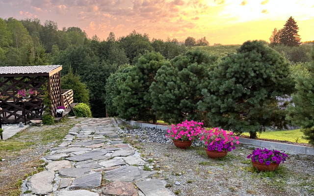 Частный дом у реки