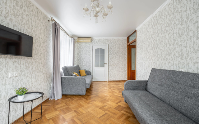 Trekhkomnatnaya Flat