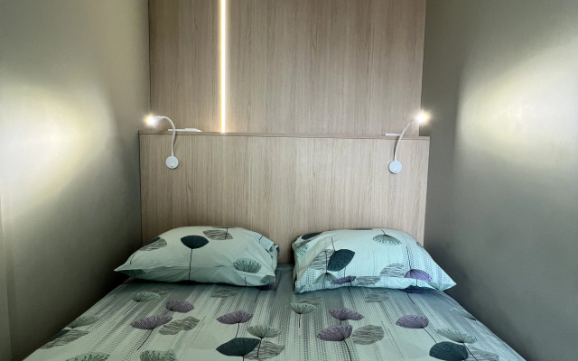 1-Kom Studiya, Minsk-Mir Flat