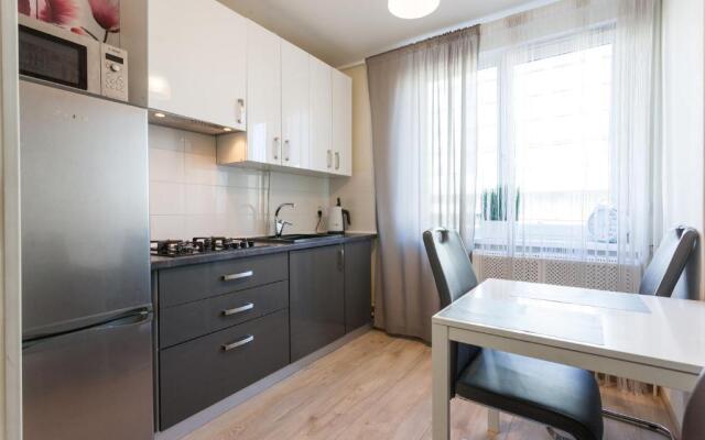 Dvuhkomnatnye Centr, u ploshchadi Pobedy,CHernyahovskogo 12A,Kolibri#12A Apartments