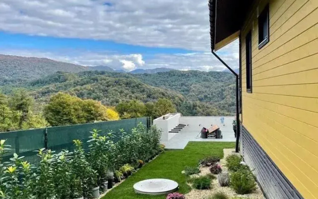 S Panoramnym Vidom Na Gory Private House