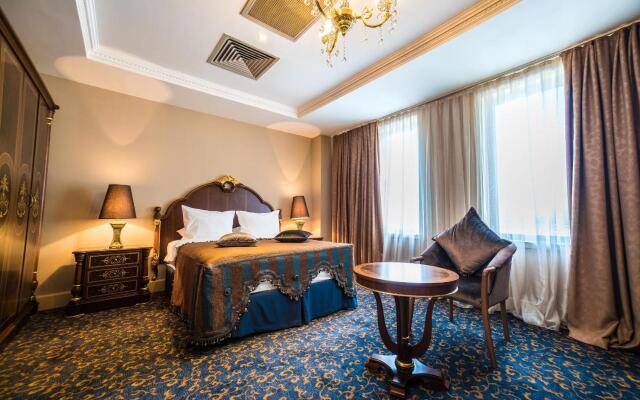 Intourist Palace Hotel