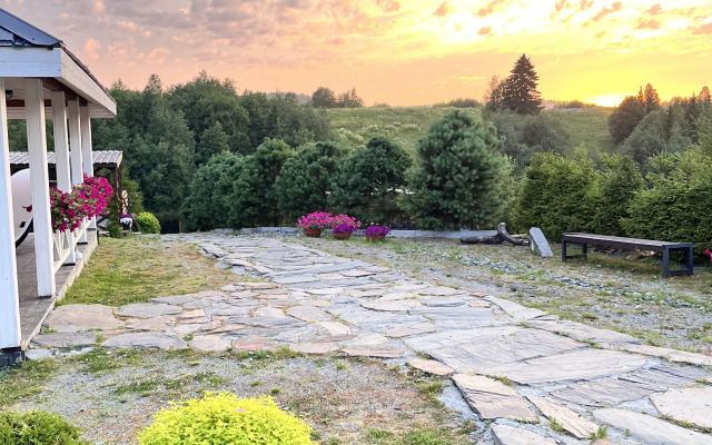 Частный дом у реки