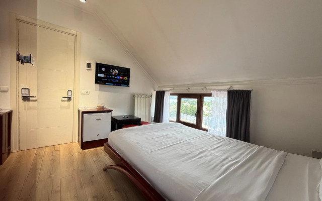 Aphra at Tbilisi Sea Hotel