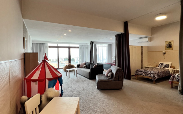 Апартаменты студия Миндаль с огороженной спальной зоной