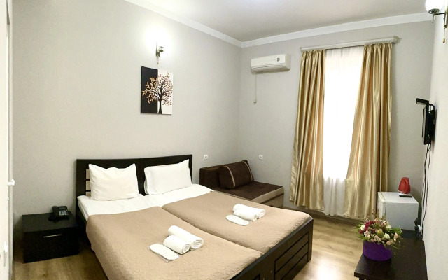 Qeroli old town Hotel